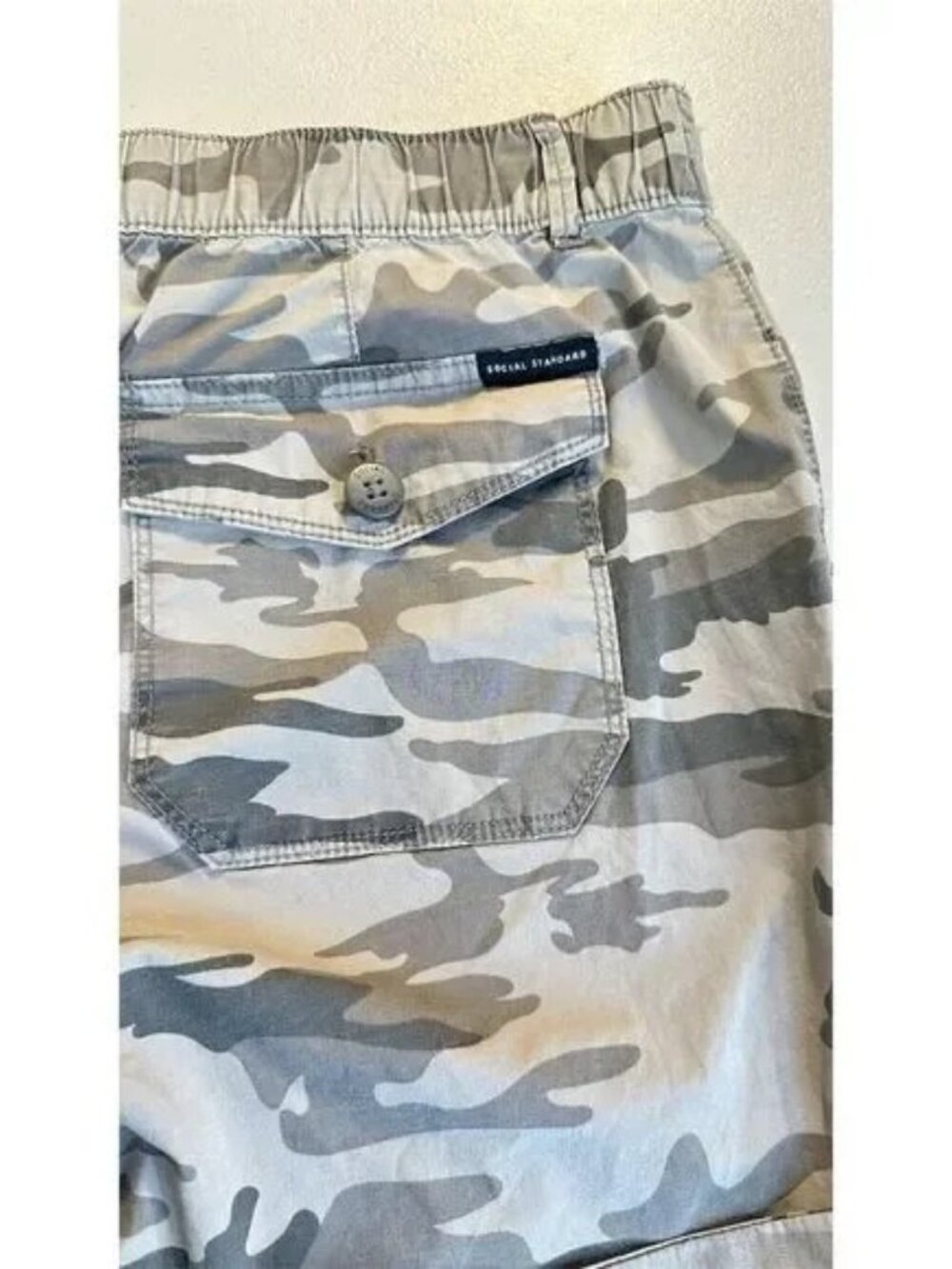 Social Standard Women's Camouflage Chino Shorts Cuff Gray Size L Relaxed - Picture 5 of 15